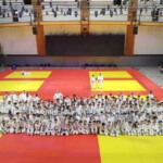 Groupe de judokas minimes au stage de judo IDF au dojo de Paris